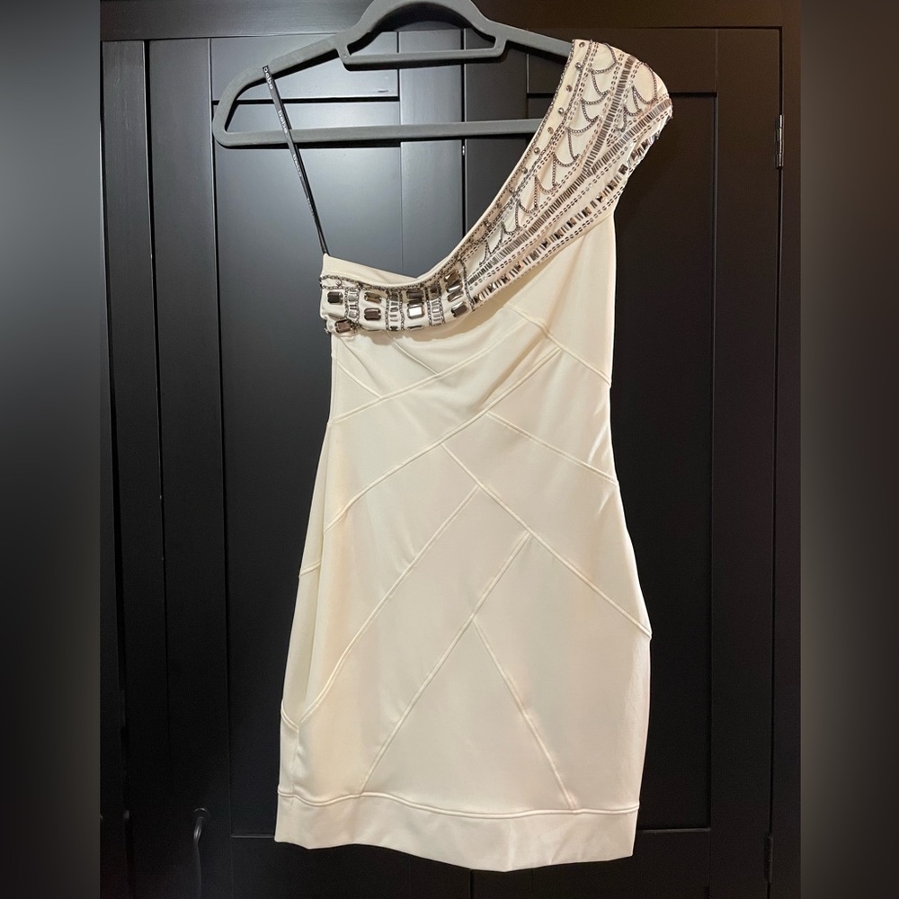Bebe winter white asymmetric one-shoulder mini dress w jewel neckline size Small